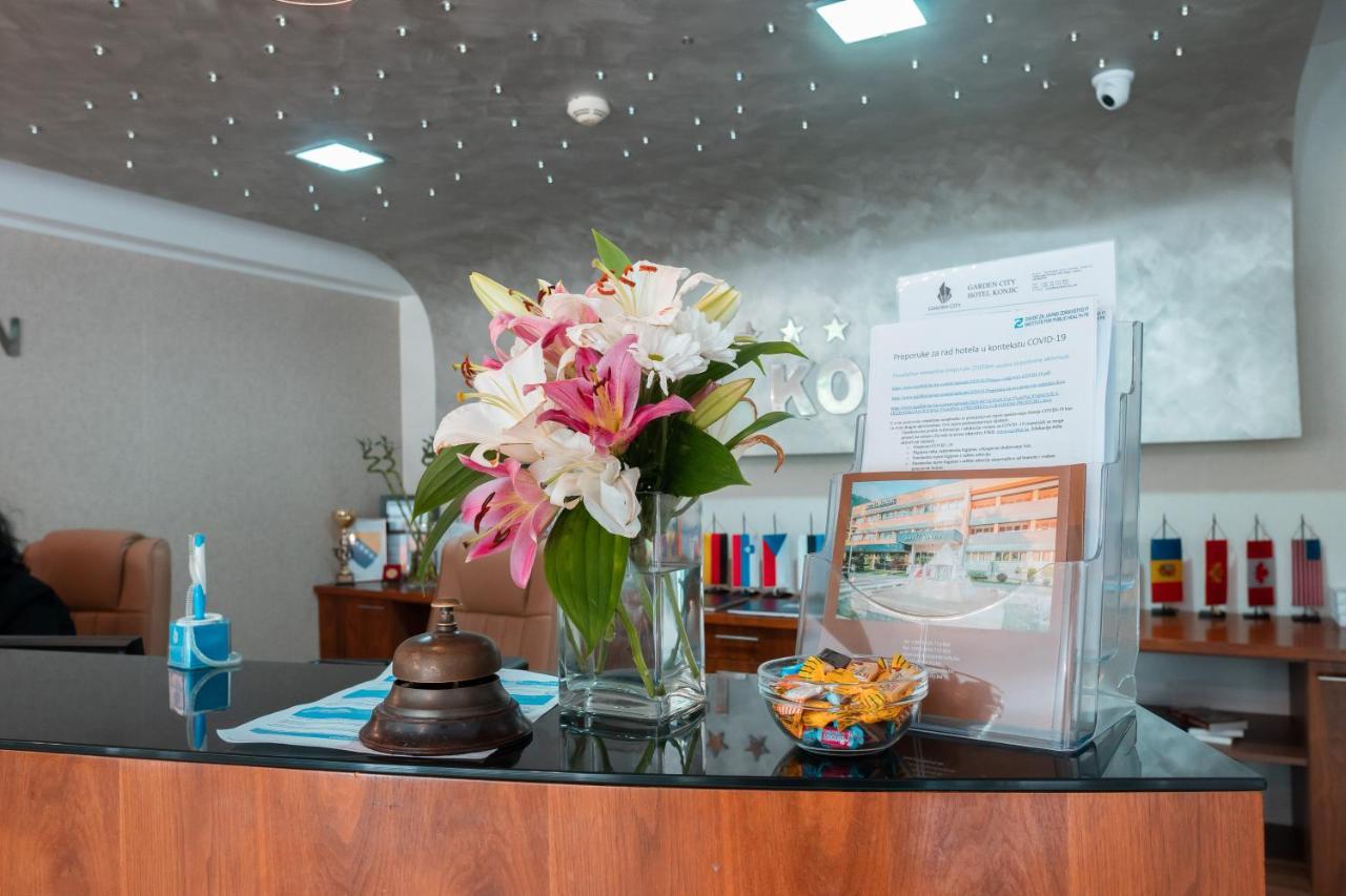 Garden City Hotel Конич Екстериор снимка