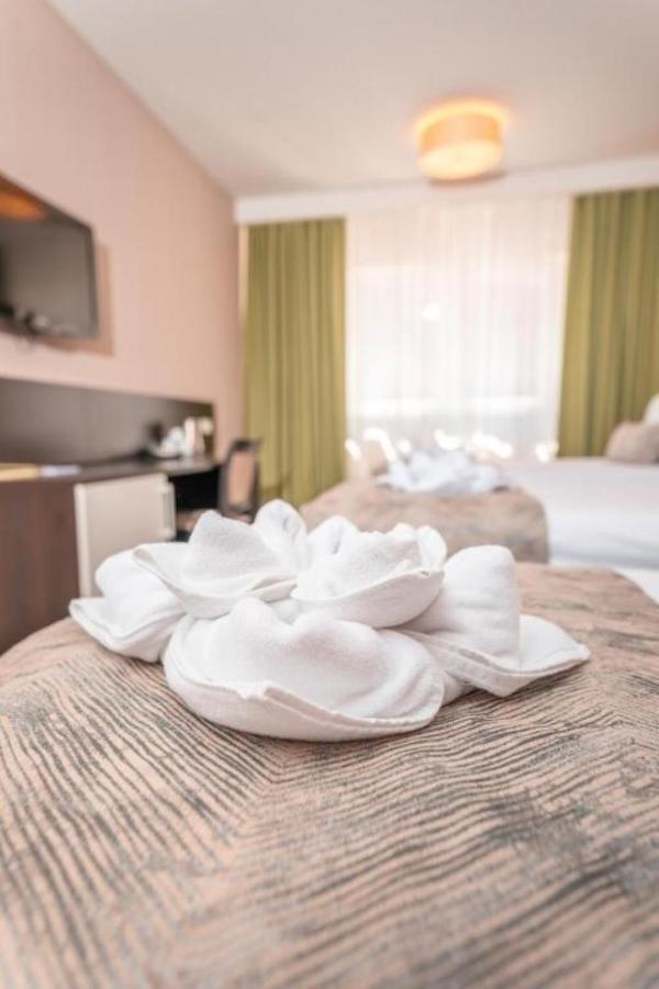 Garden City Hotel Конич Екстериор снимка