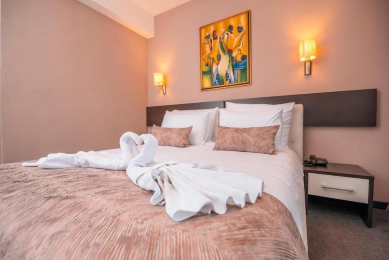 Garden City Hotel Конич Екстериор снимка