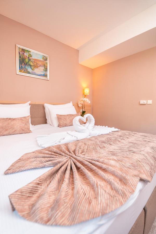 Garden City Hotel Конич Екстериор снимка