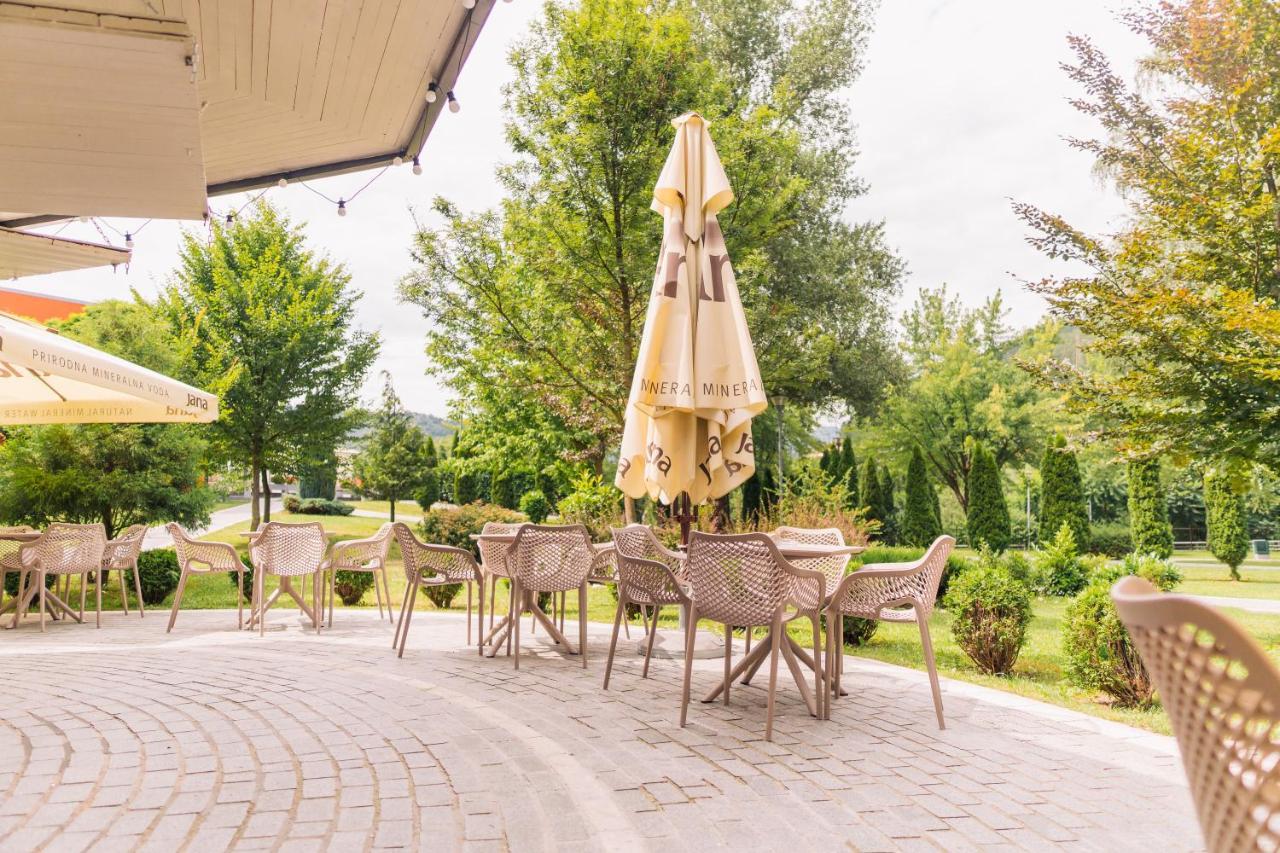 Garden City Hotel Конич Екстериор снимка