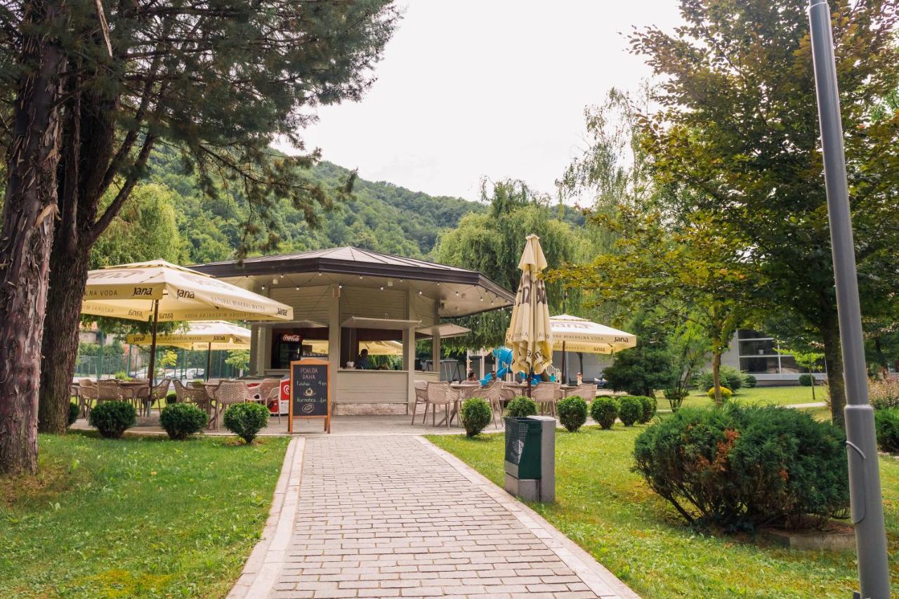Garden City Hotel Конич Екстериор снимка