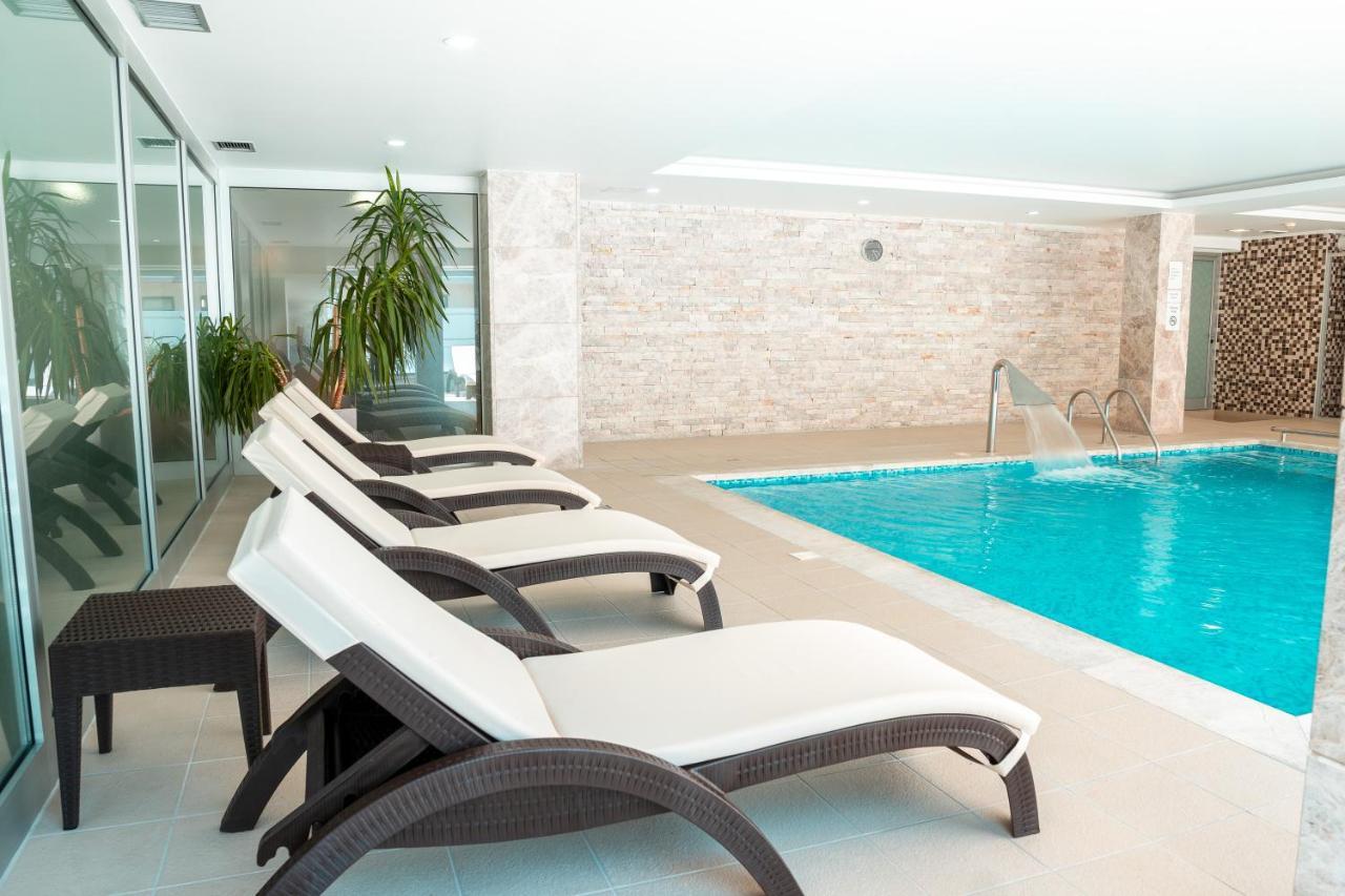 Garden City Hotel Конич Екстериор снимка