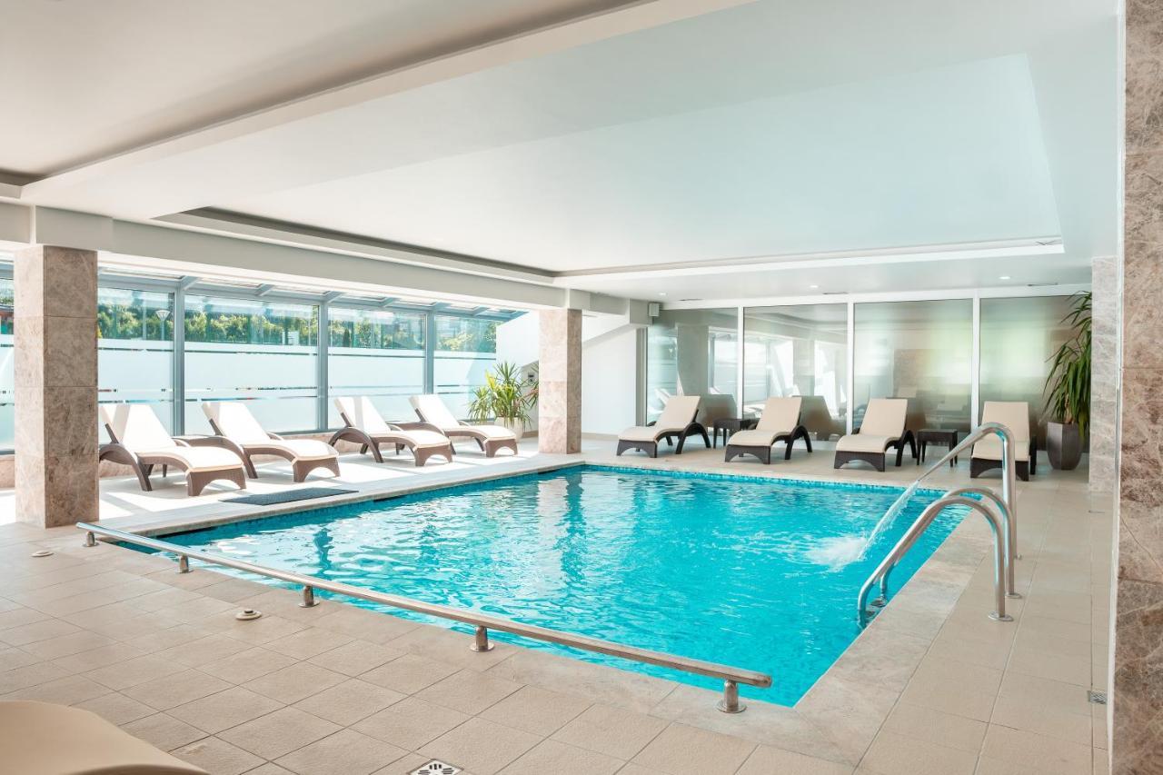 Garden City Hotel Конич Екстериор снимка
