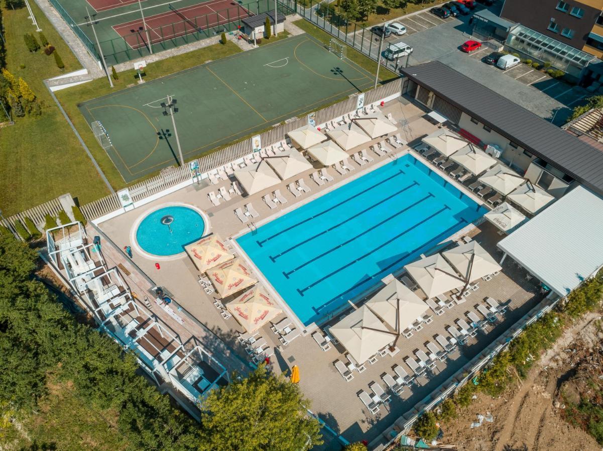 Garden City Hotel Конич Екстериор снимка