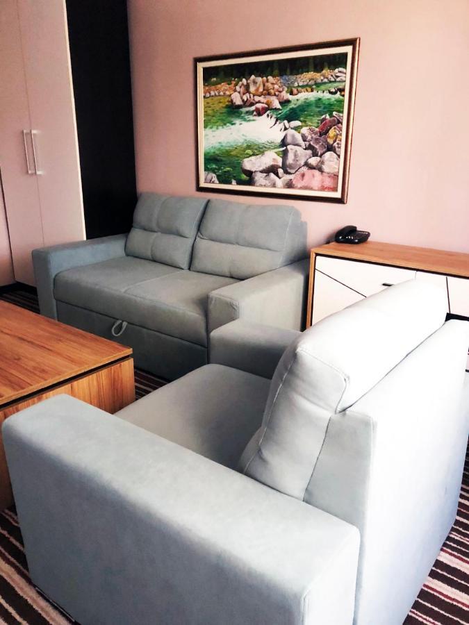 Garden City Hotel Конич Екстериор снимка